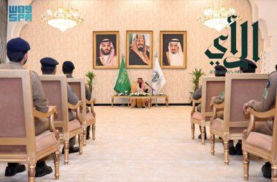 الأمير سعود بن نهار يكرم عددًا من منسوبي الدفاع المدني في الطائف