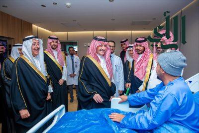 سمو أمير الشرقية يزور المرضى المنومين في مستشفى الملك فهد الجامعي بالخبر