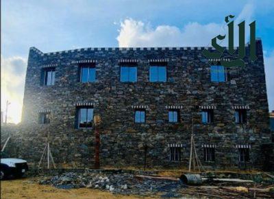 إعادة ترميم قرية آل مساعد بقبيلة آل عمر بلحمر شمال مدينة أبها