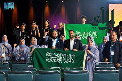 إلتقاء سفيرة خادم الحرمين الشريفين بطلبة المنتخب السعودي في آيسف.