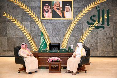 الأمير سعود بن نهار يلتقي وزير التعليم يوسف البنيان ويكرم المتميزين