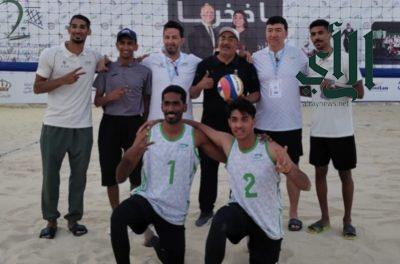 رجال وسيدات أخضر الكرة الشاطئية لدور الثمانية في بطولة غرب آسيا