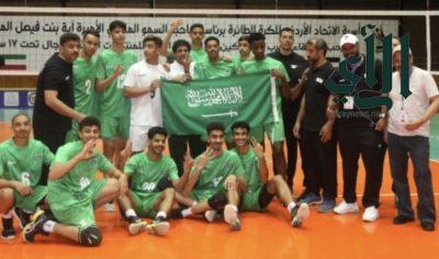 أخضر الطائرة يفوز على قطر ويتصدر البطولة العربية