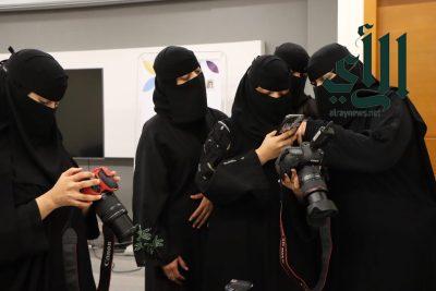 جمعية «الأسر المنتجة» بجازان تختتم دورة «تصوير الأعراس والمناسبات»