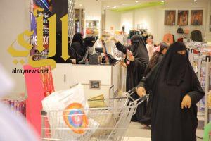“سيدات أعمال”يجددن دعمهن للعاملات سعوديات بعد تطبيق المرحله الثالثة