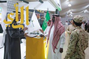 نجم المنتخب السعودي ماجد عبدالله في جناح الحدود الشمالية بالجنادرية