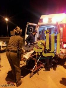 وفاة شخص واصابة 21 مجهول بحادث انقلاب بطريق الرياض الرين فجر اليوم