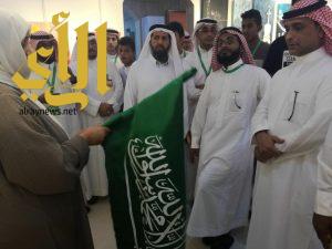 فريق” عيش السعودي” يزور مرسم التشكيلية كريمة المسيري