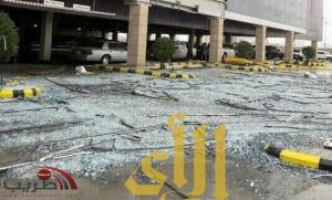 إصابة شخصين نتيجة سقوط واجهة مبنى شمال الرياض