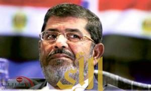 الجارديان: مرسي تحت الإقامة الجبرية بعد رفضه تقديم استقالته