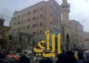 مدني جدة يباشر انهيار مبنى في حي باب شريف