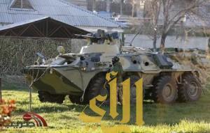 آليات مدرعة تهاجم قاعدة أوكرانية قرب سيباستوبول