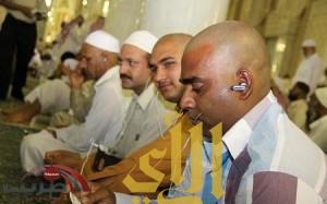تفعيل ترجمة خطبة الجمعة على أجهزة الجوال في مكة والمدينة