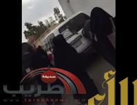 القبض على سائق حافلة طالبات جامعة الطائف لسماحه لهن بالتدخين داخل المركبة