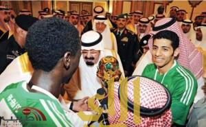 نجوم الكرة السعودية ينعون ملك الإنسانية