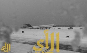 انزلاق طائرة في مطار نيويورك بسبب الثلوج