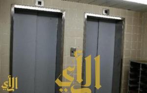احتجاز طالبات في “مصعد” كلية إدارة الأعمال بجازان.. . وحالات إغماء