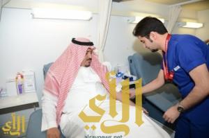 مدير جامعة الملك خالد يدشن (حملة التبرع بالدم) لدعم “عاصفة الحزم”