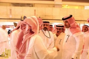 مدير الخطوط السعودية يلتقي المسافرين في مطار جدة
