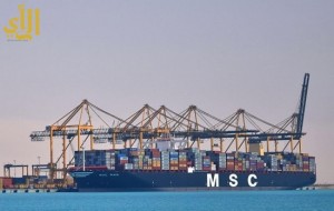 أكبر سفينة شحن في العالم ترسو بميناء الملك عبدالله