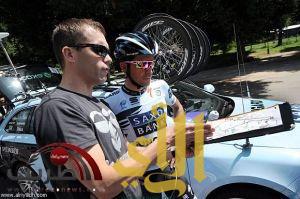 الشرطة توقف بطل سباق فرنسا لقيادة دراجته دون اضاءة