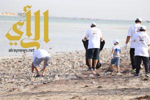 250 متطوعا يشاركون البلدية في تنظيف شاطئ تاروت