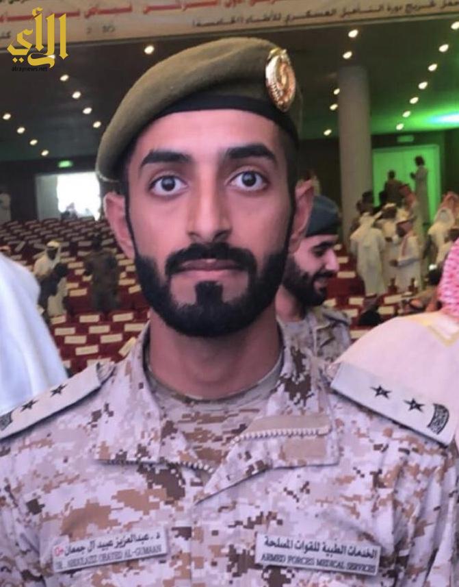 الدكتور عبدالعزيز آل جمعان يتخرج من كلية الأمير سلطان برتبة ملازم