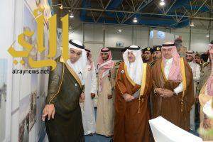 أمير المنطقة الشرقية يزور جناح الأمانة في معرض اليوم العالمي للدفاع المدني