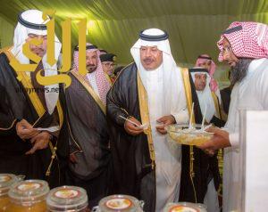 الأمير مشاري بن سعود يدشن النسخة الخامسة من مهرجان الموز والكادي بقرية ذي عين الأثرية