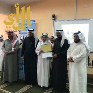 تكريم الطلاب المتفوقين في متوسطة تحفيظ القرآن الكريم بأبها