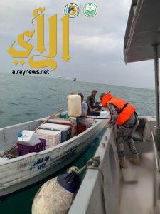 حرس الحدود بمنطقة جازان ينقذ ثلاثة مواطنين تعطل قاربهم بعرض البحر 