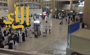 القبض على خليجي متعرياً كلياً بمطار الرياض