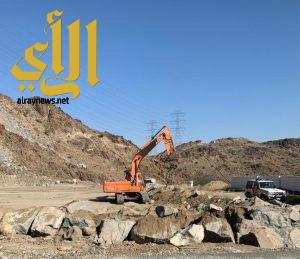 إزالة “تعديات على أراضٍ حكومية” بأحياء شمال شرق مكة المكرمة