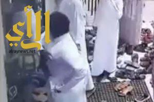 الإطاحة بعصابة “نشل” المصلين بمساجد جدة