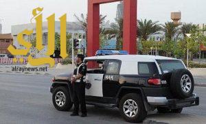 شرطة الرياض تطيح بثلاثة انتحلوا شخصية رجال أمن واقتحموا على وافد مقر عمله لسرقته وضربه