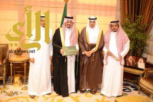 الأمير فيصل بن خالد يدشن مشروع ” خدمتي ” بتعليم عسير