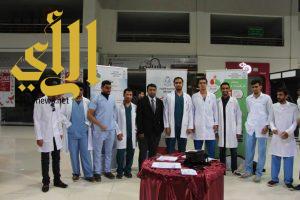 طلاب كلية الصيدلية الاكلينيكية بجامعة الباحة يسعون لتوعية المجتمع بمخاطر “المضادات”