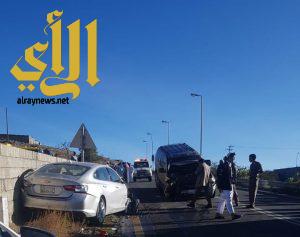 حادث تصادم امام مجمع بني فروه للمدارس بالباحة