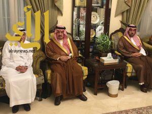 أمير الرياض ينقل تعازي القيادة لأسرة الشهيد مهنا البيز