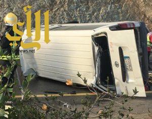 وفاة وإصابة 12 شخصاً في حادث باص الباحة
