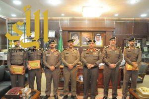 سعادة مدير شرطة منطقة الجوف يكرم عدداً من ضباط وأفراد شرطة منطقة الجوف