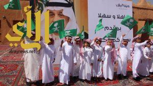 طلاب وطالبات مواهب الوادي الأهلية يشاركون في استقبال أمير منطقة الرياض